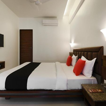 Oyo Flagship Hotel Shreeyash Executive Mangvadi Екстериор снимка
