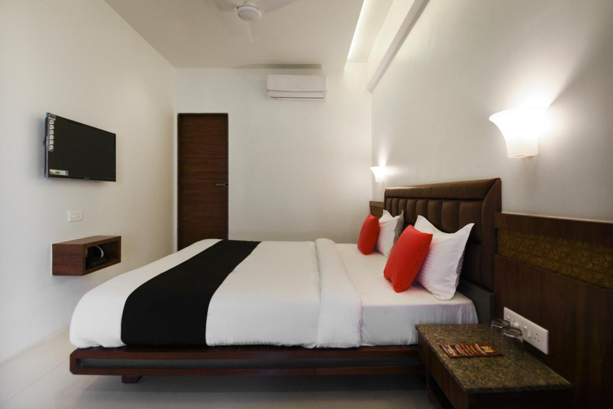 Oyo Flagship Hotel Shreeyash Executive Mangvadi Екстериор снимка