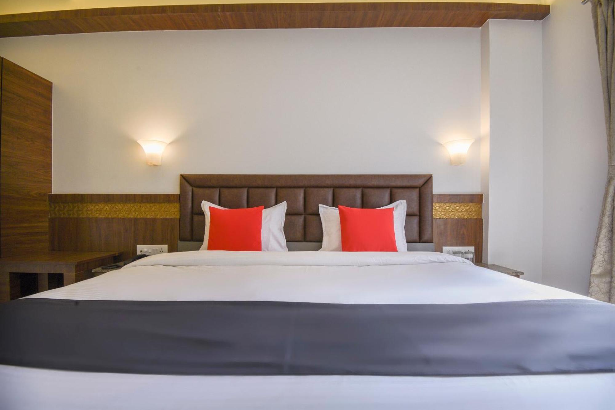 Oyo Flagship Hotel Shreeyash Executive Mangvadi Екстериор снимка