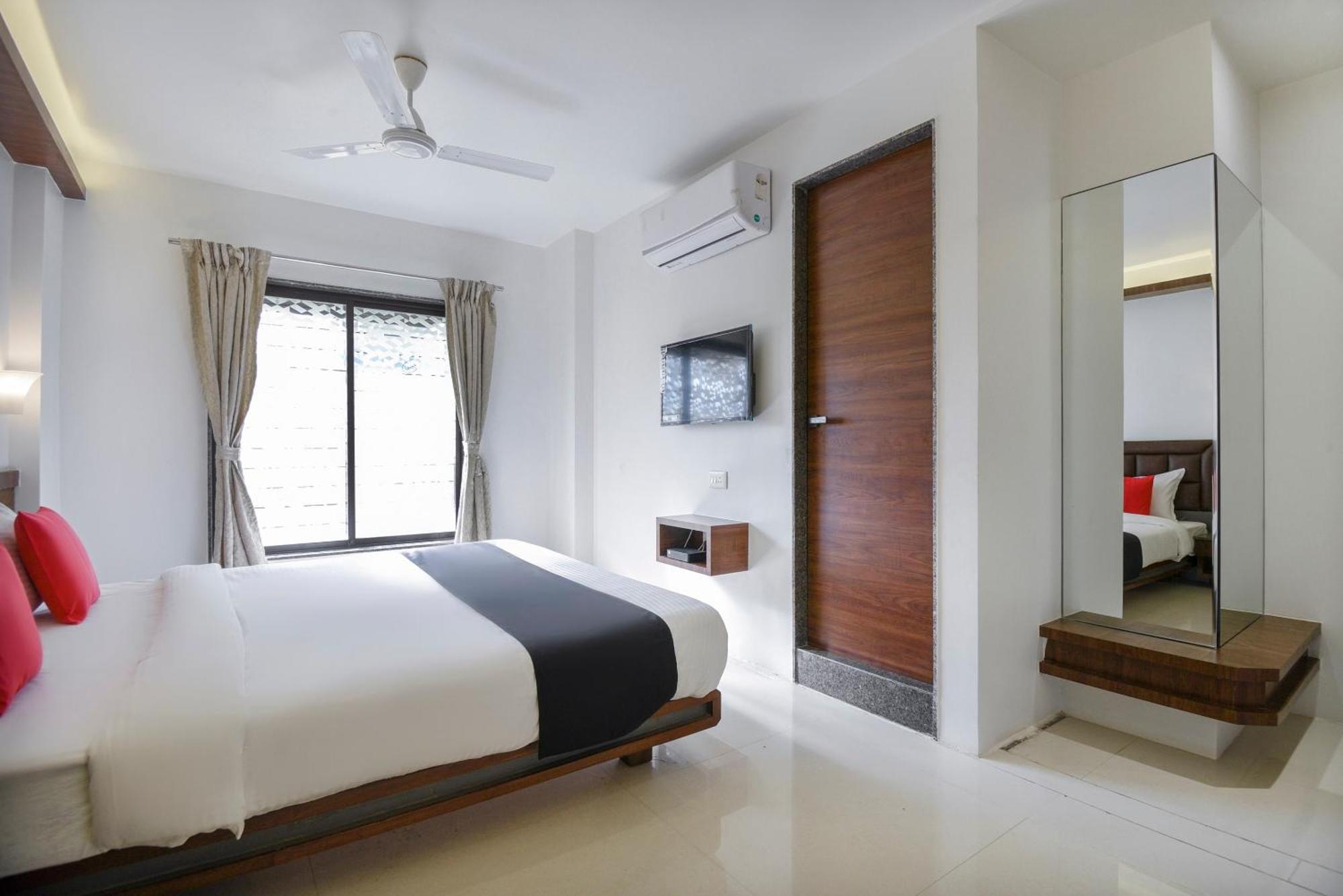 Oyo Flagship Hotel Shreeyash Executive Mangvadi Екстериор снимка