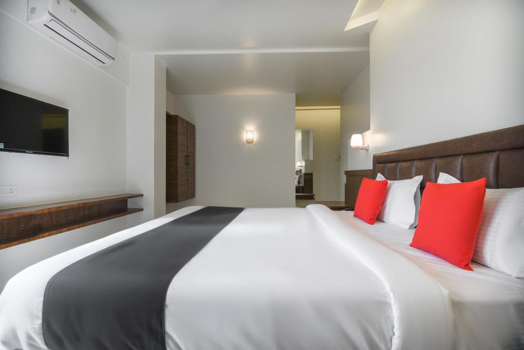 Oyo Flagship Hotel Shreeyash Executive Mangvadi Екстериор снимка