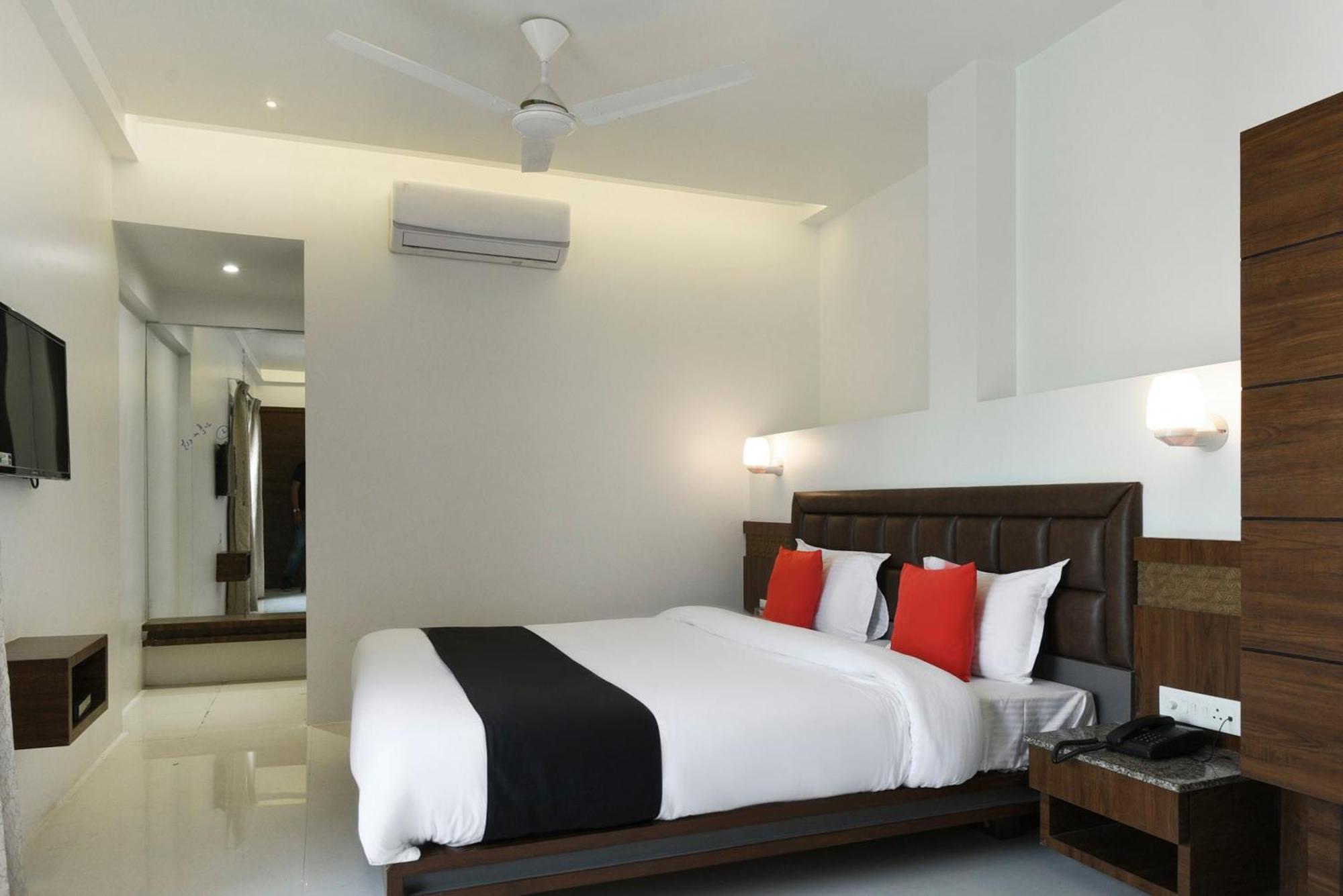Oyo Flagship Hotel Shreeyash Executive Mangvadi Екстериор снимка