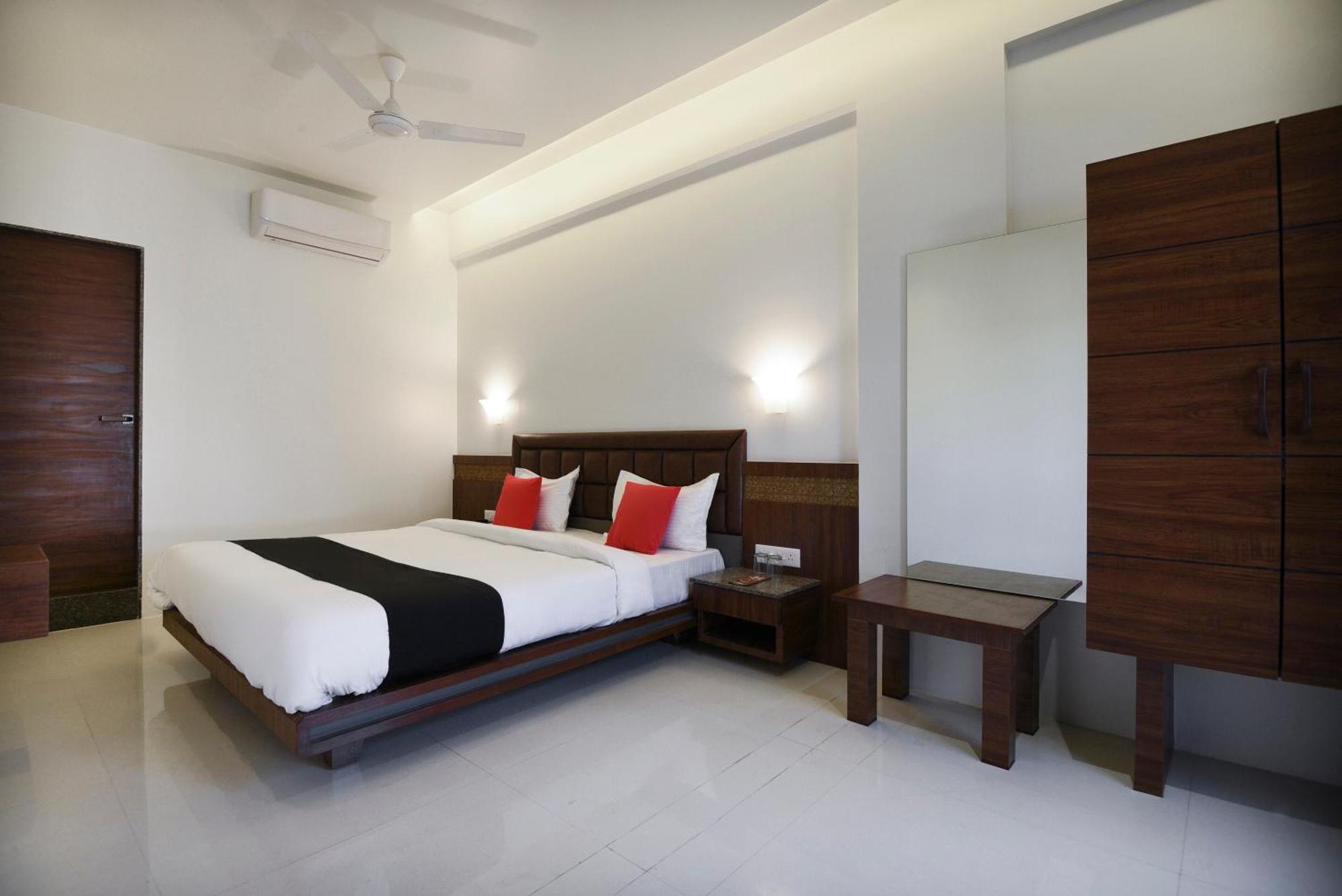 Oyo Flagship Hotel Shreeyash Executive Mangvadi Екстериор снимка