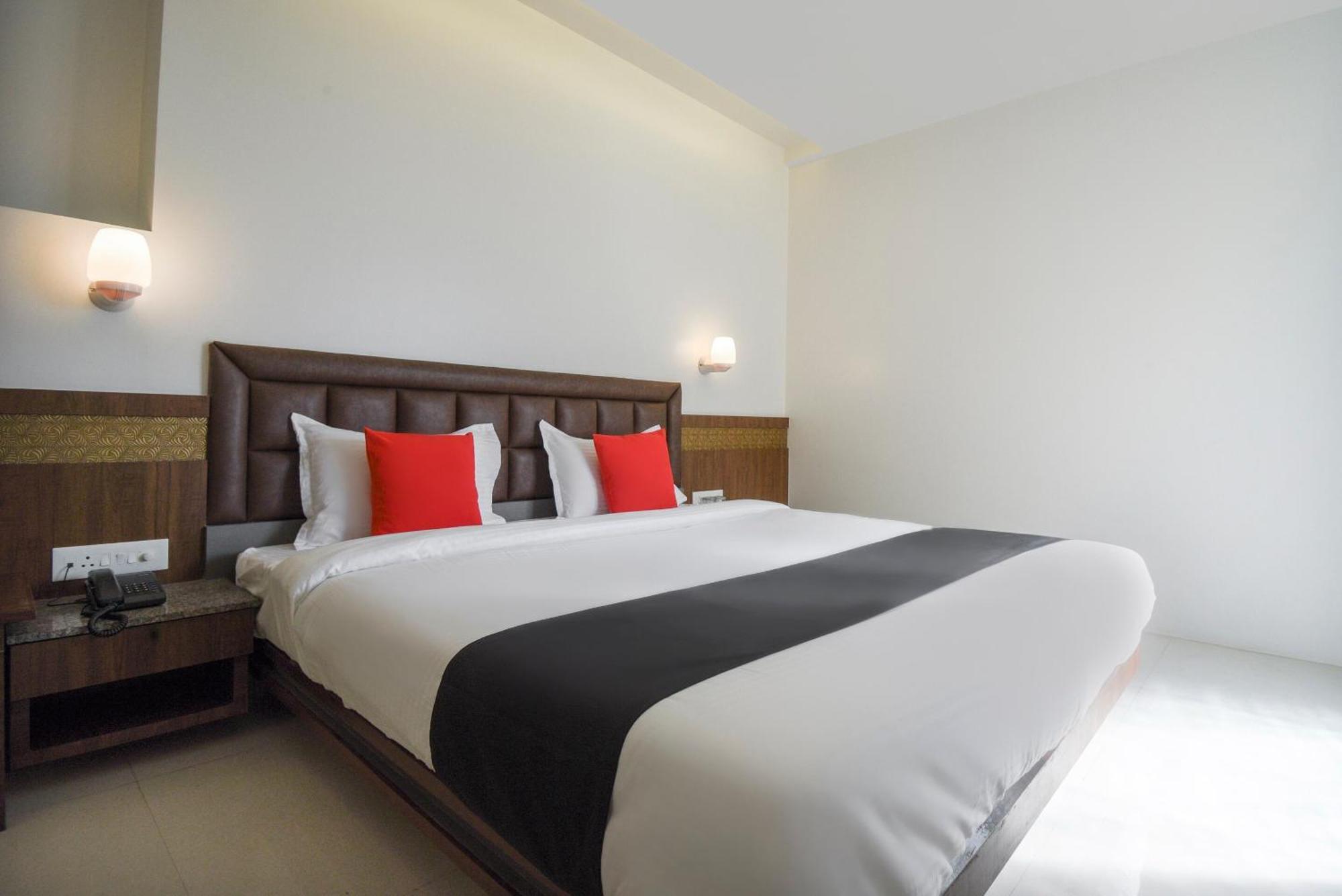 Oyo Flagship Hotel Shreeyash Executive Mangvadi Екстериор снимка