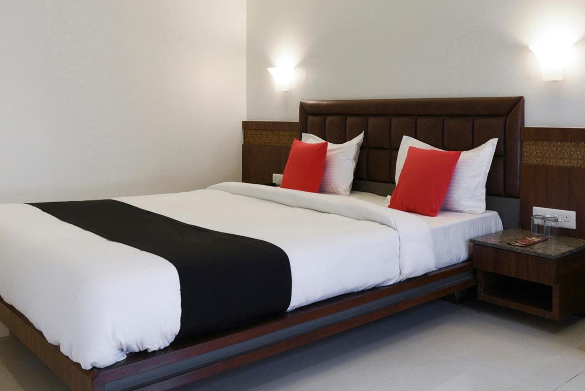 Oyo Flagship Hotel Shreeyash Executive Mangvadi Екстериор снимка