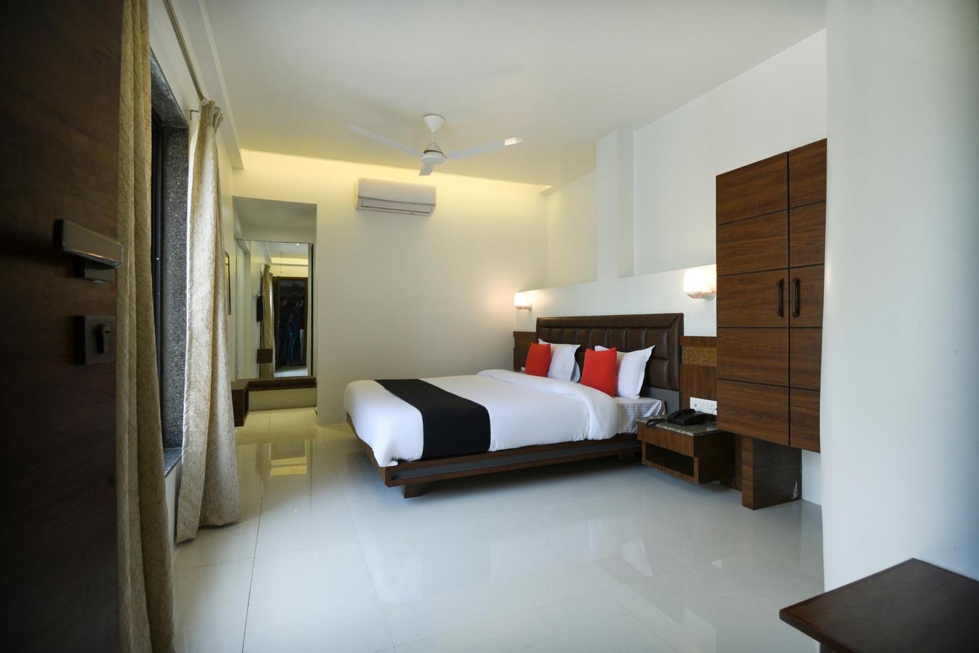 Oyo Flagship Hotel Shreeyash Executive Mangvadi Екстериор снимка