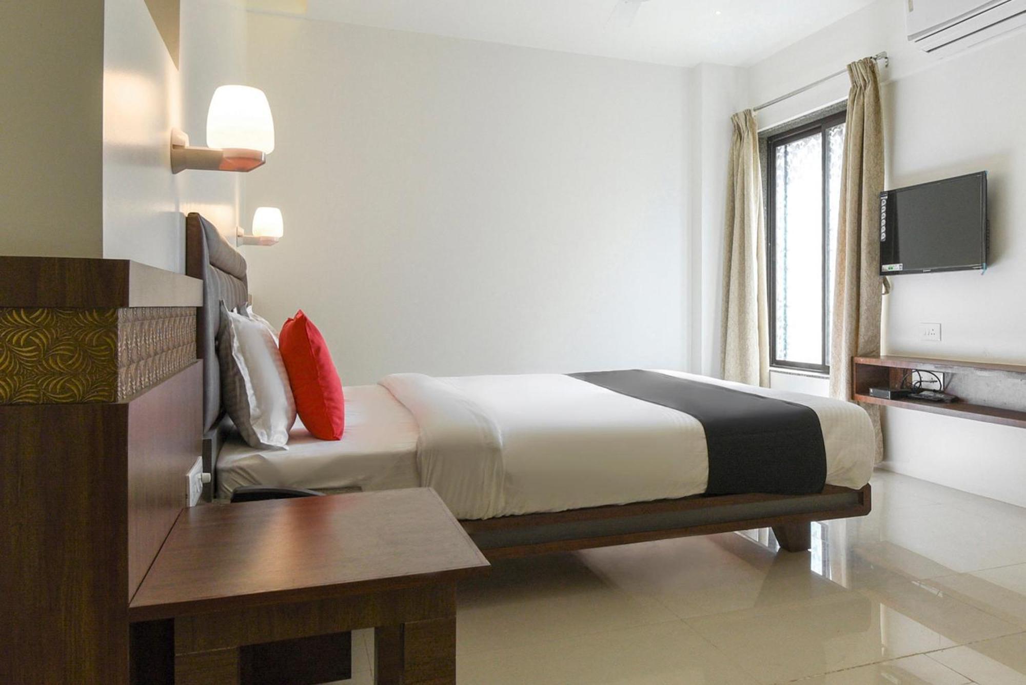 Oyo Flagship Hotel Shreeyash Executive Mangvadi Екстериор снимка