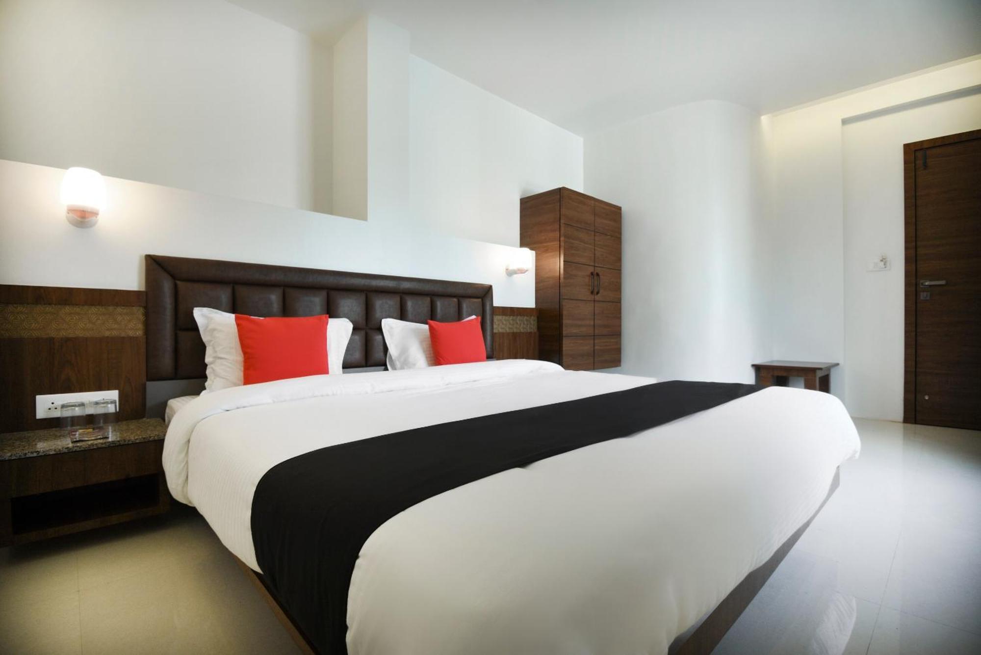 Oyo Flagship Hotel Shreeyash Executive Mangvadi Екстериор снимка