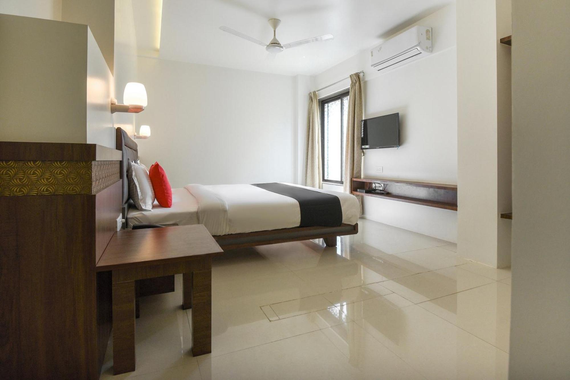 Oyo Flagship Hotel Shreeyash Executive Mangvadi Екстериор снимка