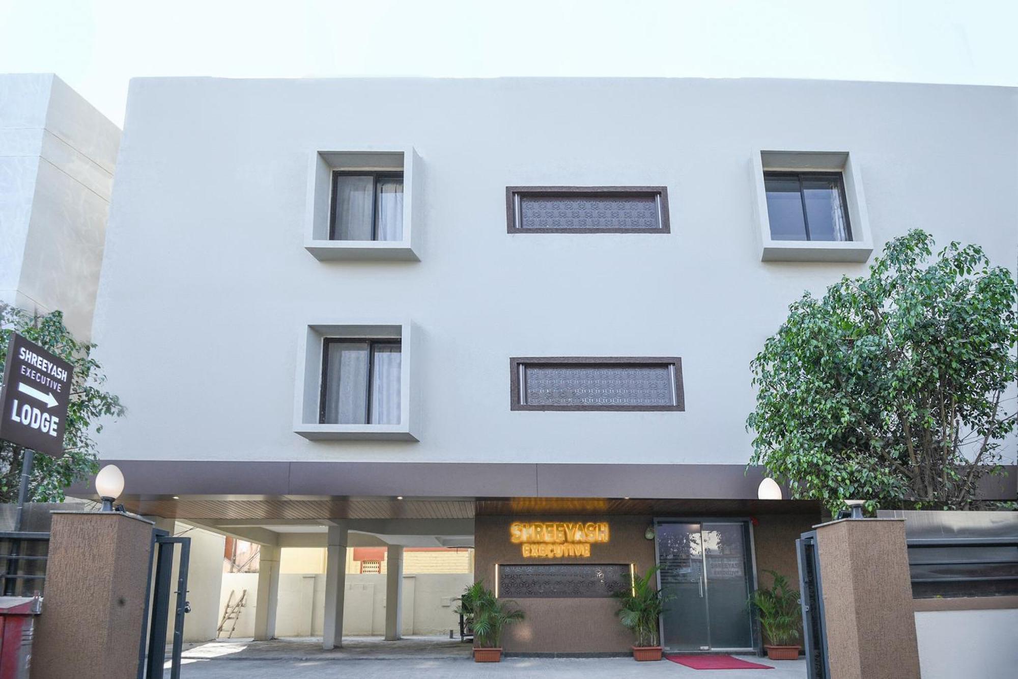 Oyo Flagship Hotel Shreeyash Executive Mangvadi Екстериор снимка